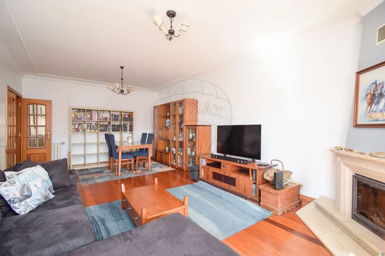 Apartamento T3 para Venda em São Domingos de Rana Foto 19