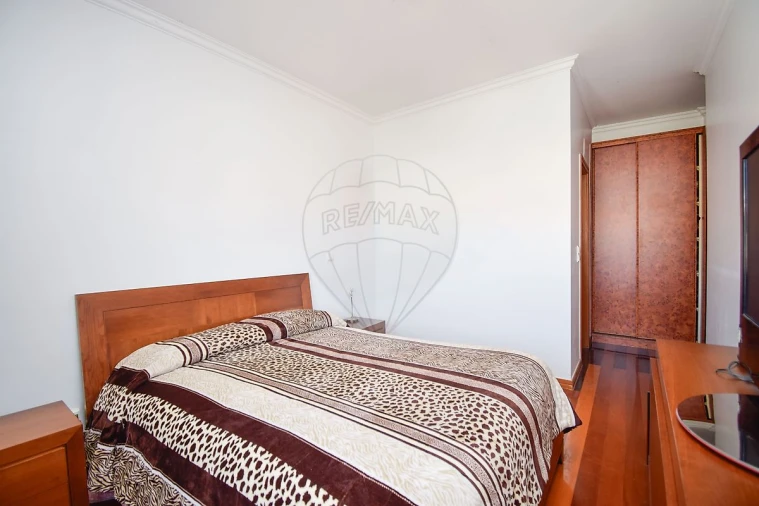 Apartamento T3 para Venda em São Domingos de Rana Foto 9