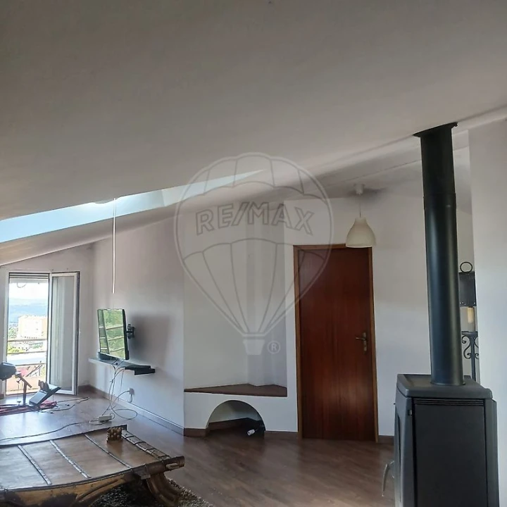 Apartamento T2 para Venda em Santo Antonio dos Olivais Foto 11