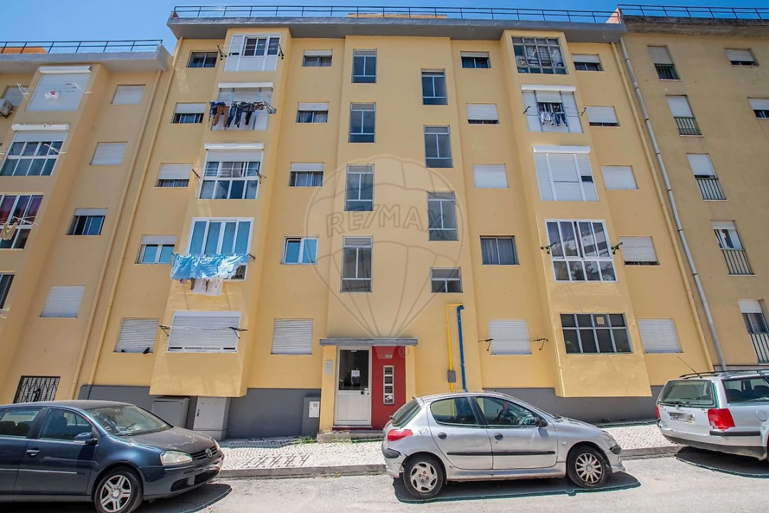 Apartamento T2 para Venda em São Domingos de Benfica Foto 3
