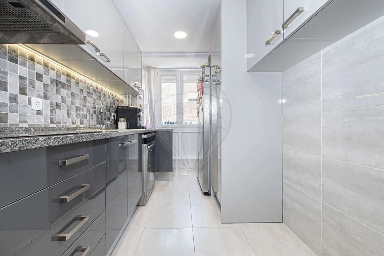 Apartamento T2 para Venda em São Domingos de Benfica Foto 17