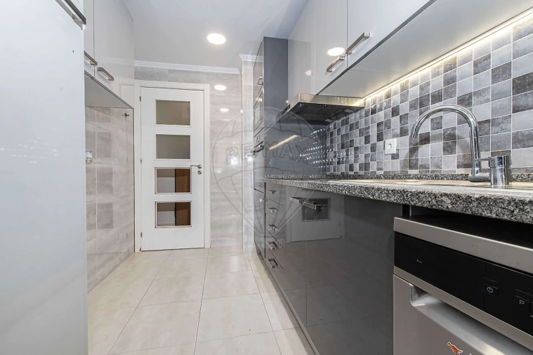 Apartamento T2 para Venda em São Domingos de Benfica Foto 18