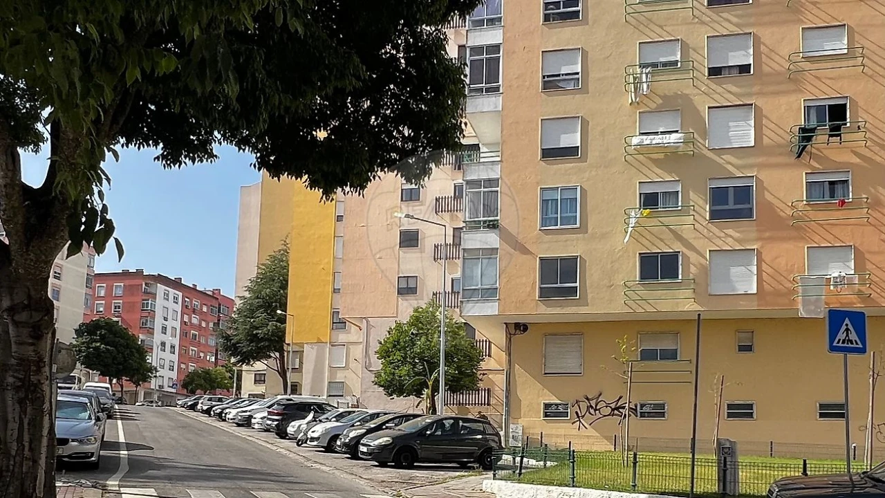 Apartamento T2 para Venda em Agualva e Mira-Sintra Foto 6