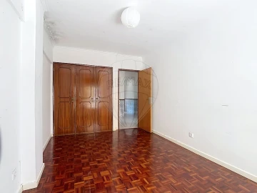Apartamento T2 para Venda em Agualva e Mira-Sintra