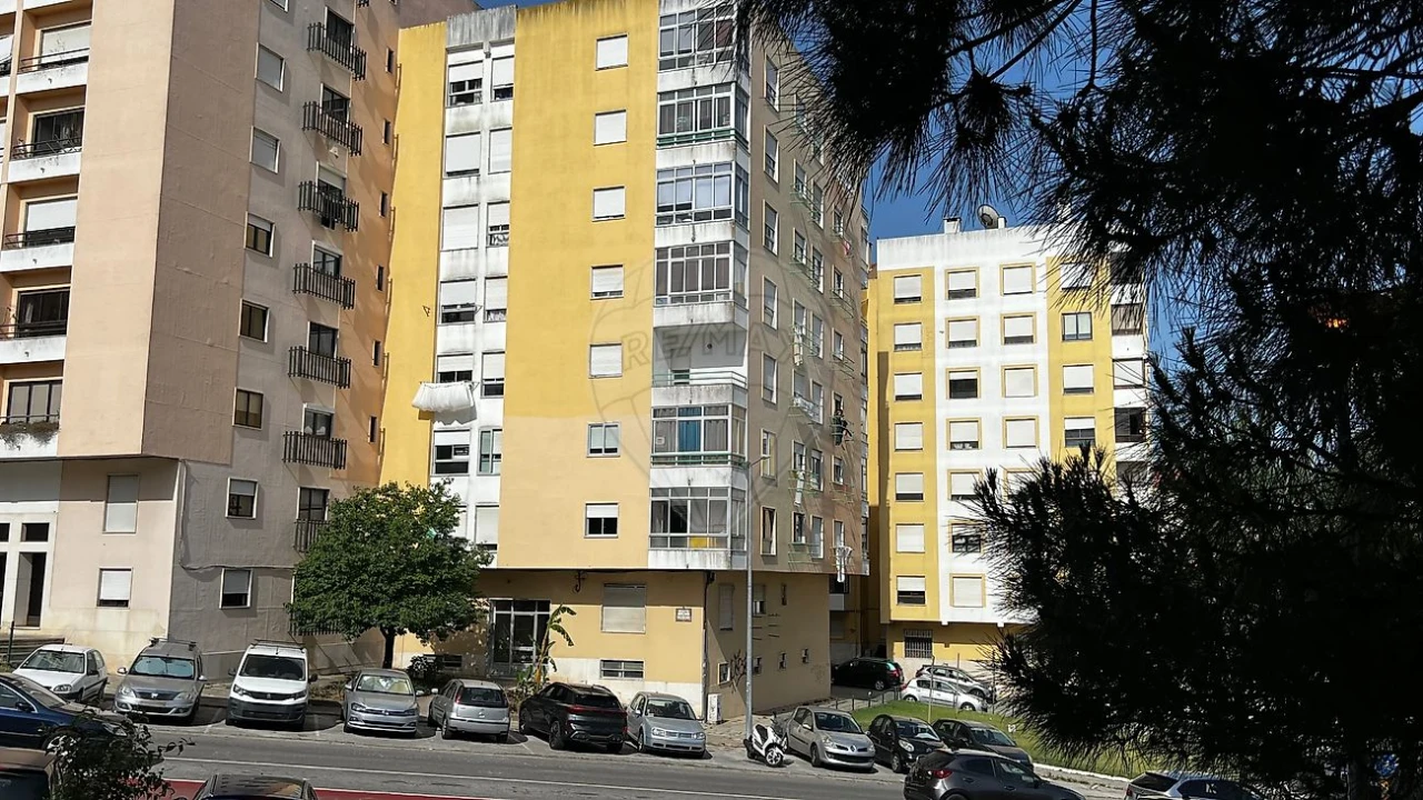 Apartamento T2 para Venda em Agualva e Mira-Sintra Foto 7