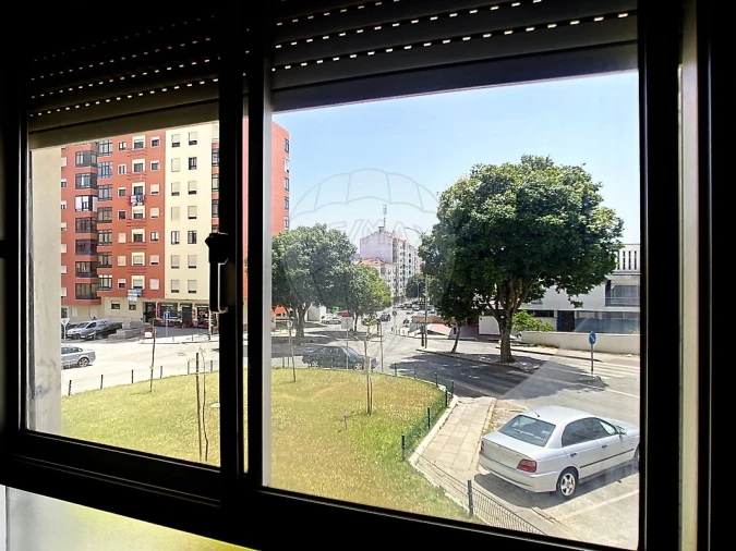 Apartamento T2 para Venda em Agualva e Mira-Sintra Foto 14