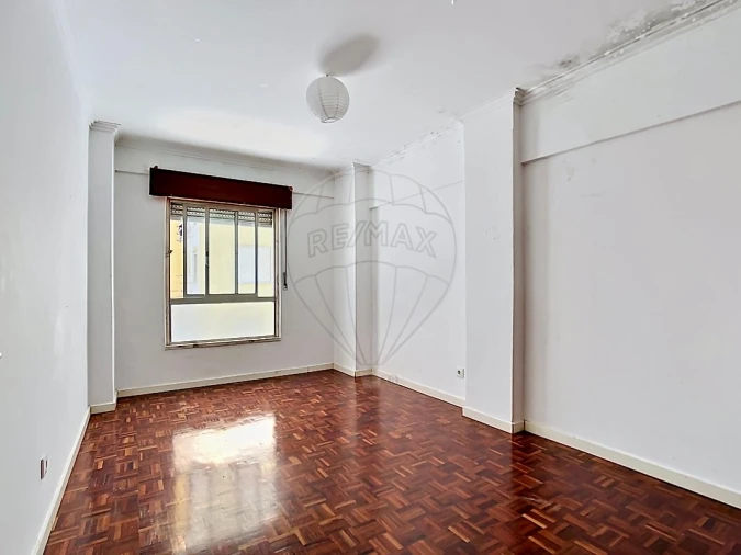 Apartamento T2 para Venda em Agualva e Mira-Sintra Foto 10