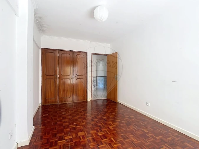 Apartamento T2 para Venda em Agualva e Mira-Sintra Foto 13