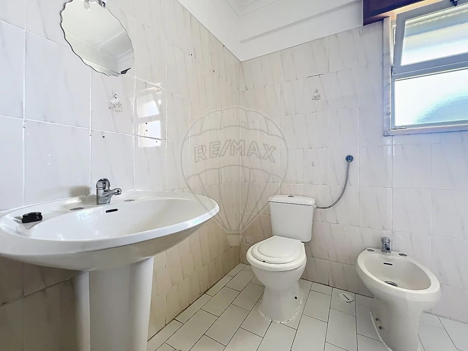 Apartamento T2 para Venda em Agualva e Mira-Sintra Foto 12