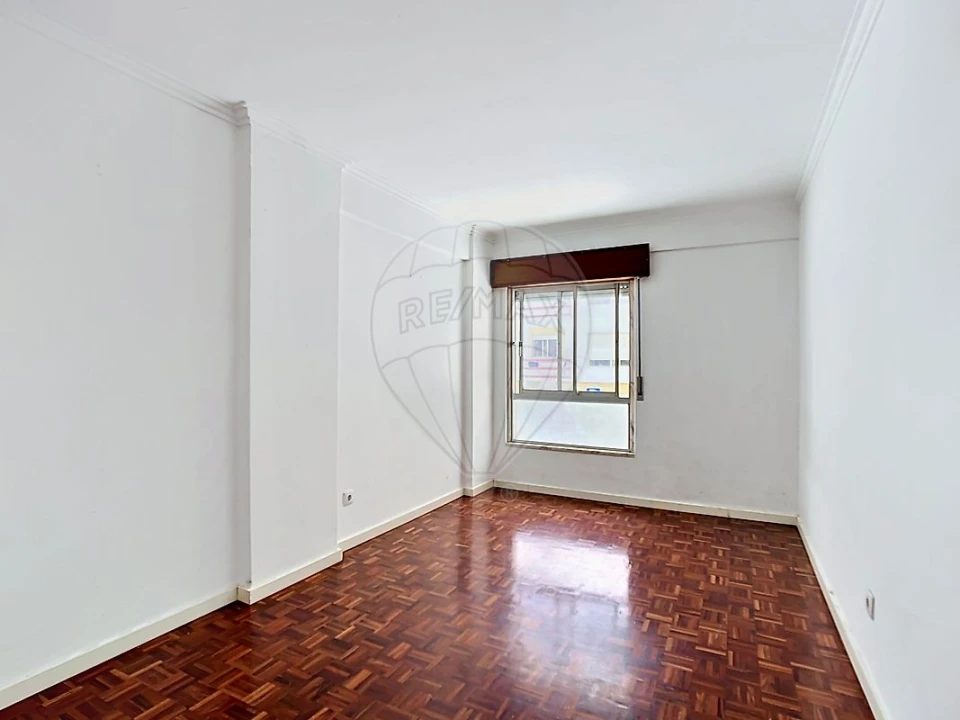 Apartamento T2 para Venda em Agualva e Mira-Sintra Foto 17