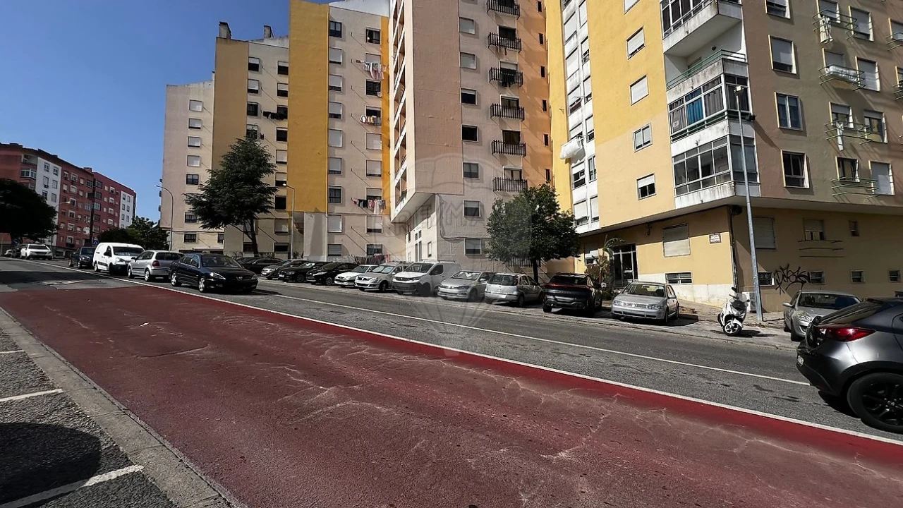 Apartamento T2 para Venda em Agualva e Mira-Sintra Foto 2