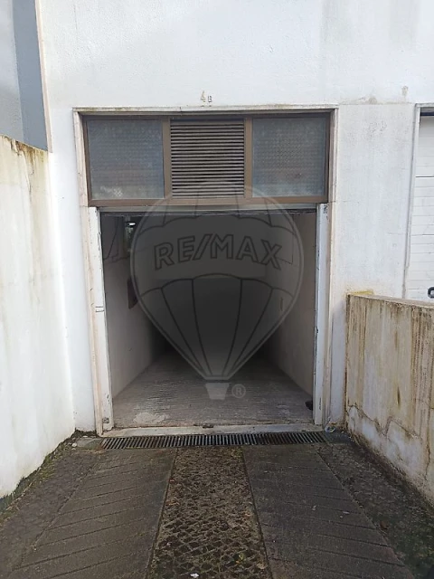 Garagem para Venda em Massamá e Monte Abraão