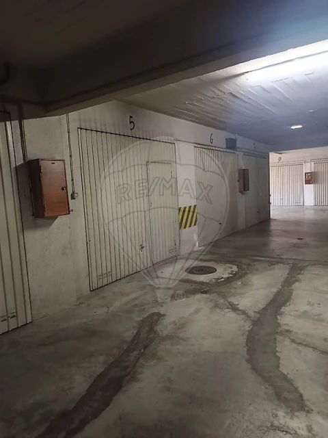 Garagem para Venda em Massamá e Monte Abraão