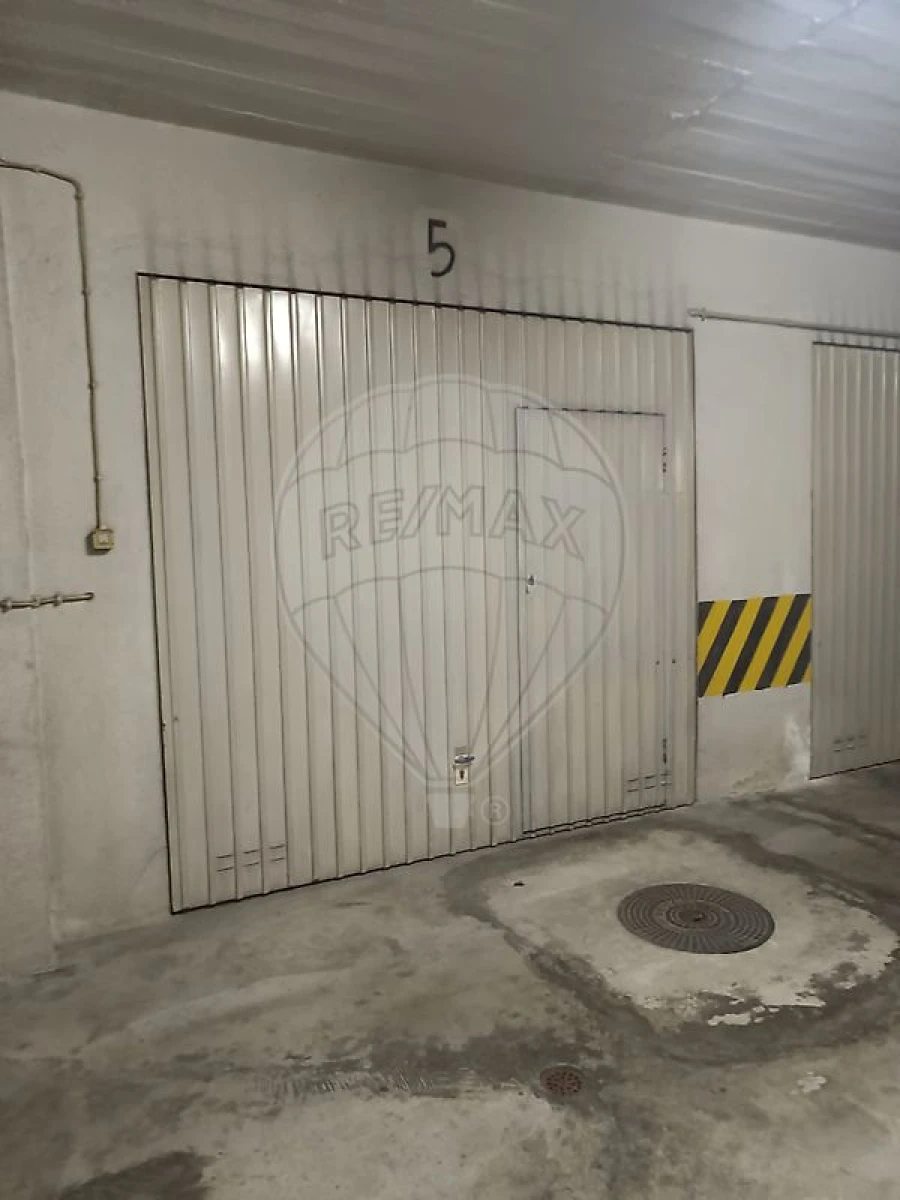 Garagem para Venda em Massamá e Monte Abraão Foto 3