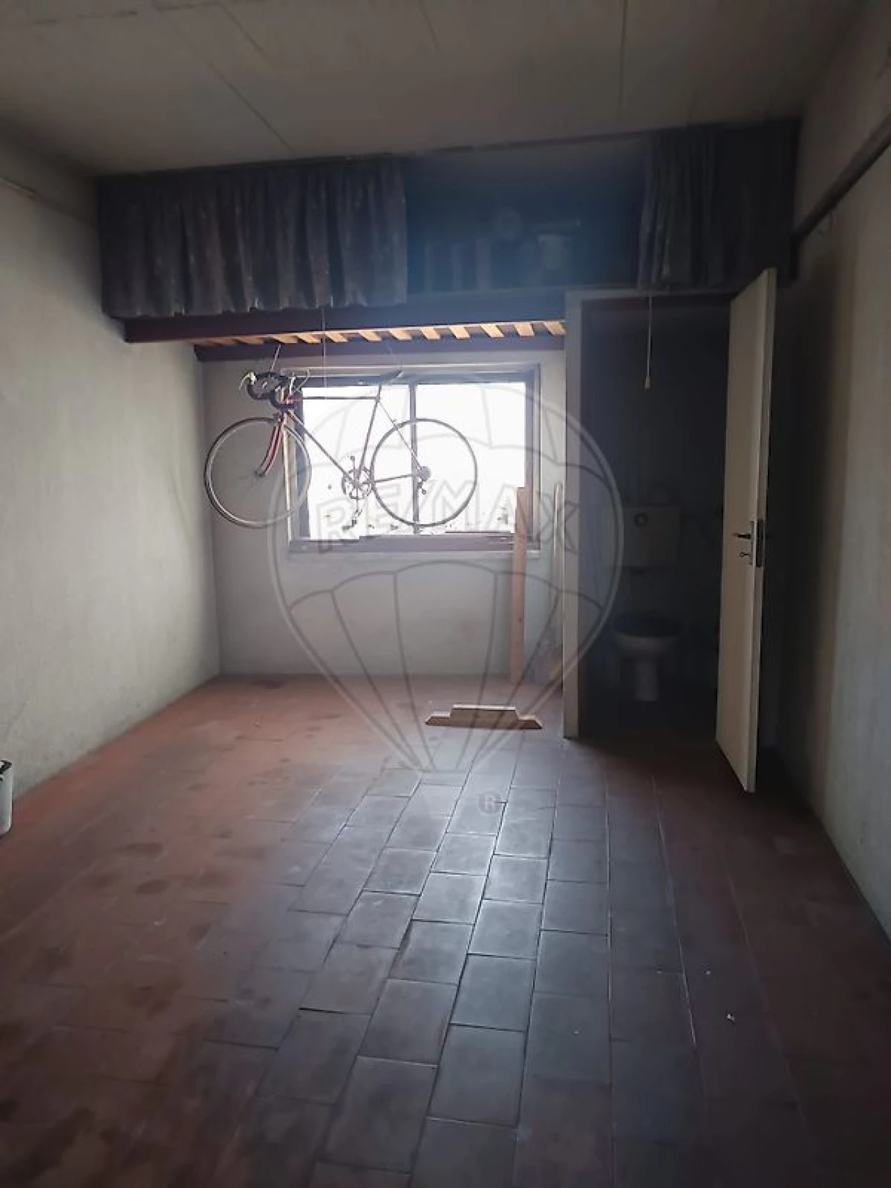 Garagem para Venda em Massamá e Monte Abraão Foto 1