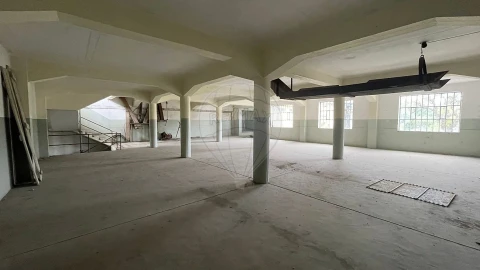 Armazém para Venda em Vilar de Pinheiro
