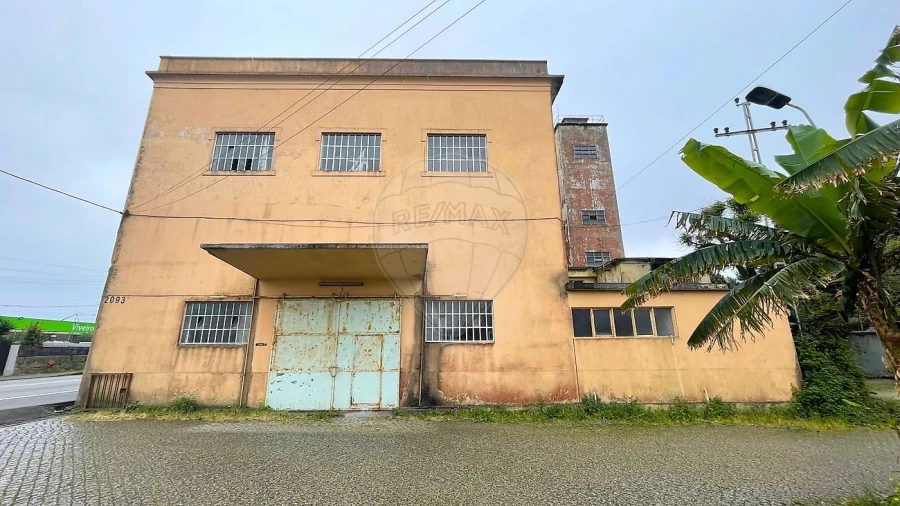 Armazém para Venda em Vilar de Pinheiro