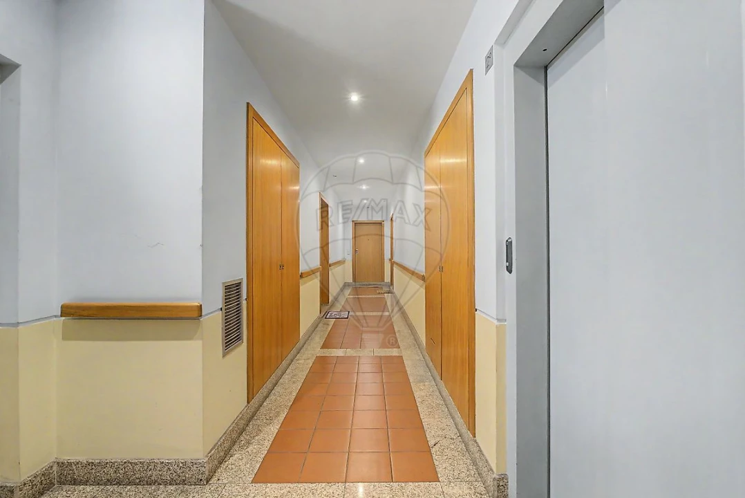 Apartamento T2 para Venda em Campanhã Foto 30