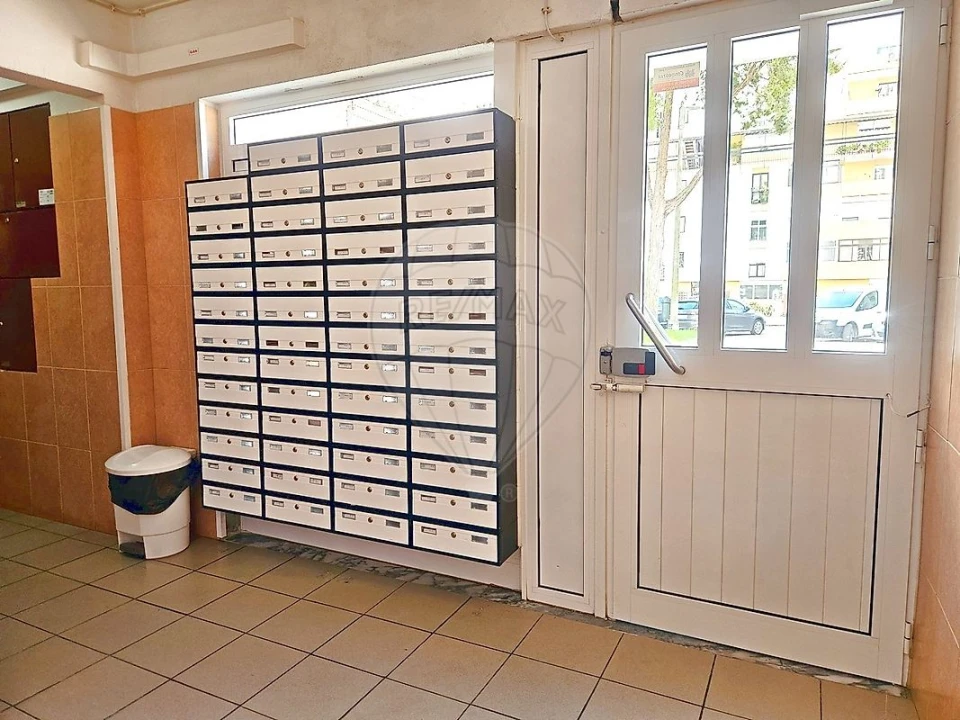 Apartamento T2 para Venda em Corroios Foto 1