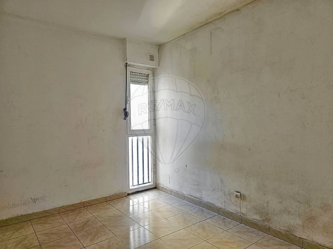 Apartamento T2 para Venda em Corroios Foto 9