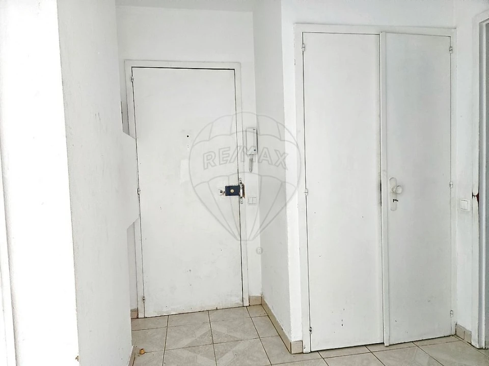 Apartamento T2 para Venda em Corroios Foto 16