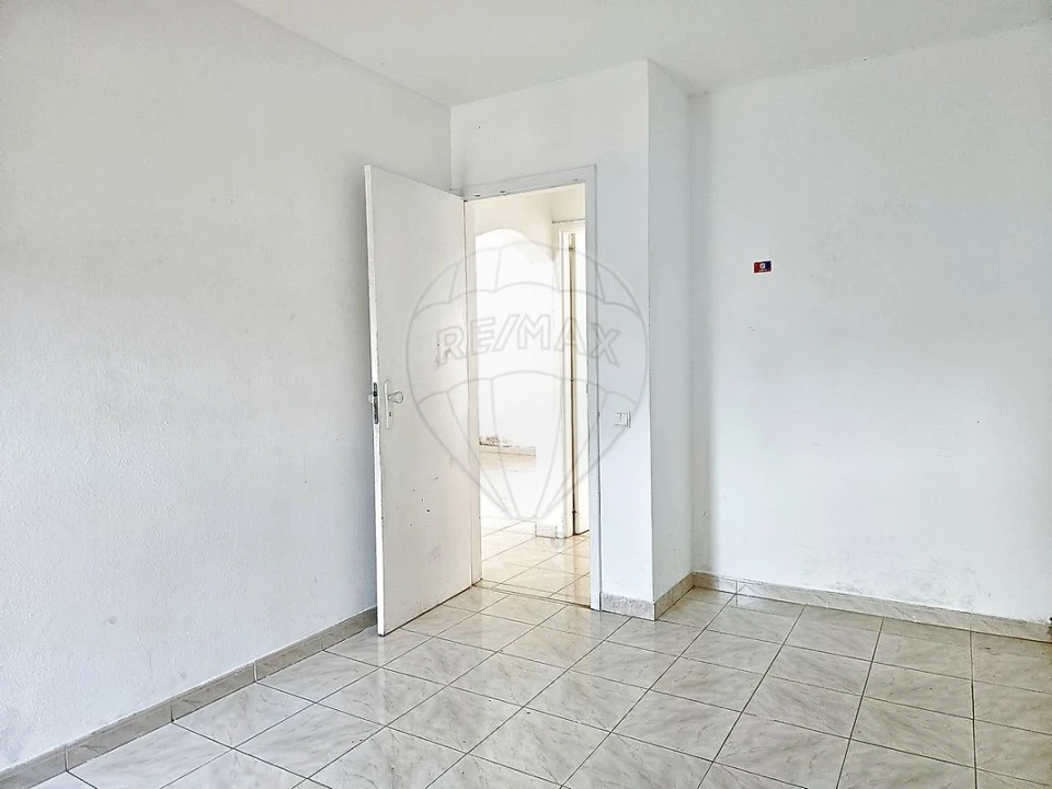 Apartamento T2 para Venda em Corroios Foto 7