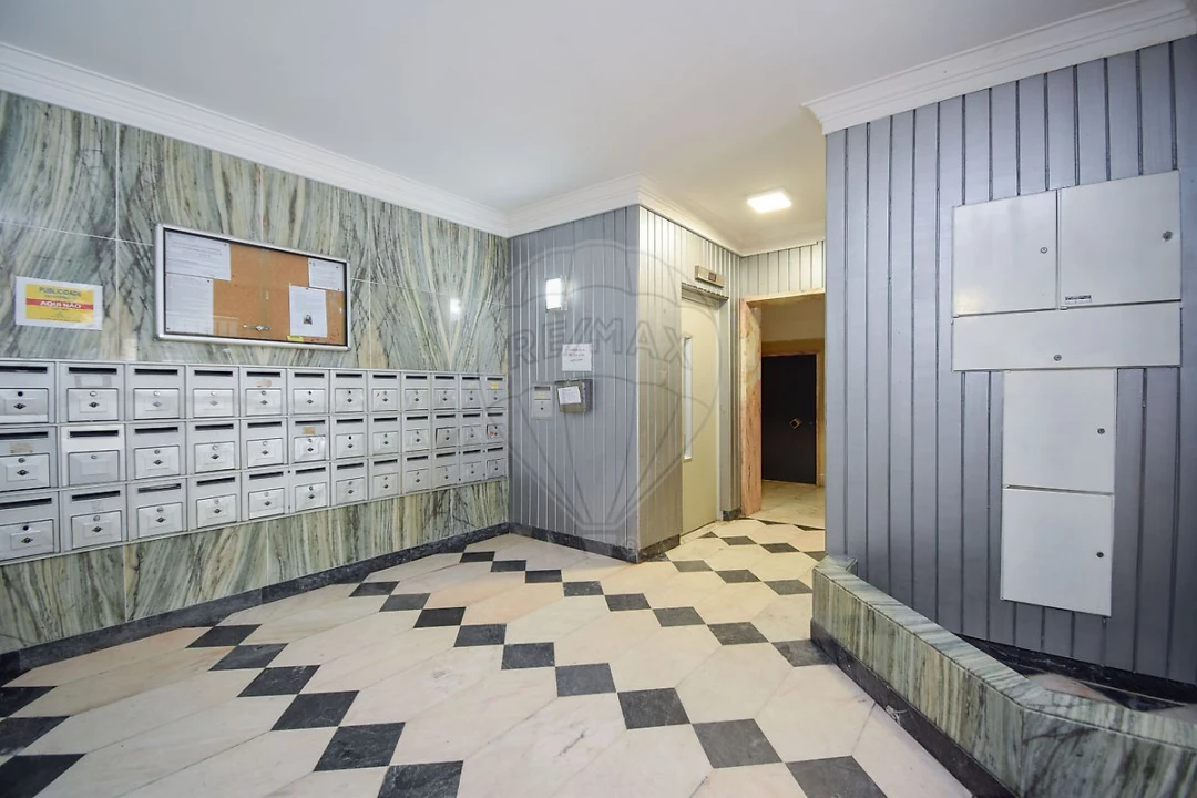 Apartamento T2 para Venda em Massamá e Monte Abraão Foto 12