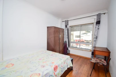 Apartamento T2 para Venda em Massamá e Monte Abraão