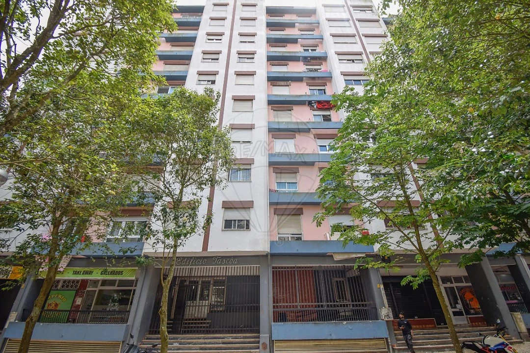 Apartamento T2 para Venda em Massamá e Monte Abraão Foto 13