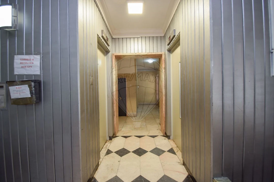 Apartamento T2 para Venda em Massamá e Monte Abraão Foto 11