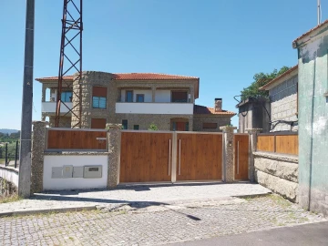Moradia T5 para Venda em Revelhe