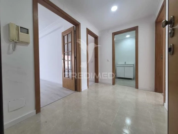 Apartamento T2 para Venda em Laranjeiro e Feijó