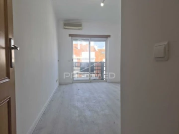 Apartamento T2 para Venda em Laranjeiro e Feijó