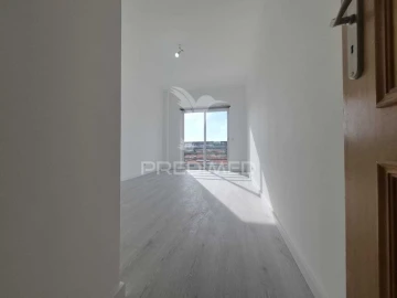 Apartamento T2 para Venda em Laranjeiro e Feijó