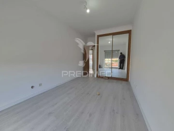Apartamento T2 para Venda em Laranjeiro e Feijó