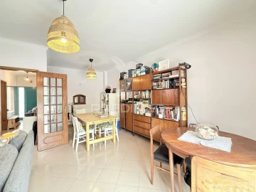 Moradia T4 para Venda em Charneca de Caparica e Sobreda