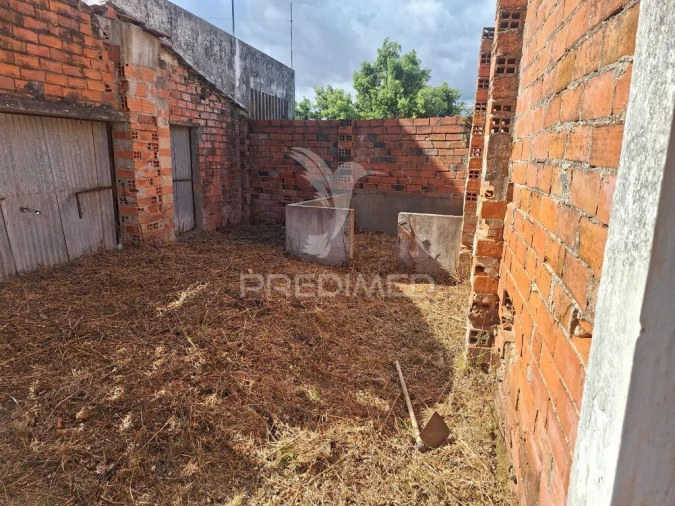 Moradia T3 para Venda em Alcanede Foto 11