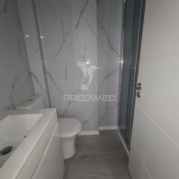 Apartamento T2 para Venda em Benfica Foto 4