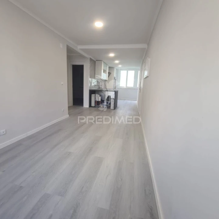 Apartamento T2 para Venda em Benfica Foto 3