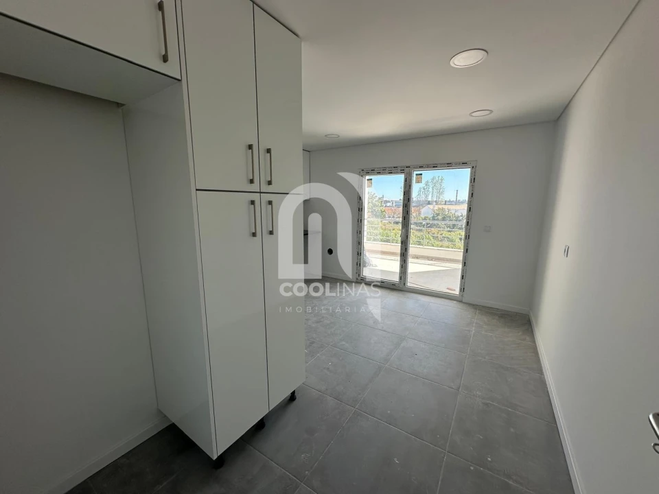 Apartamento T3 para Venda em Seixal, Arrentela e Aldeia de Paio Pires Foto 2