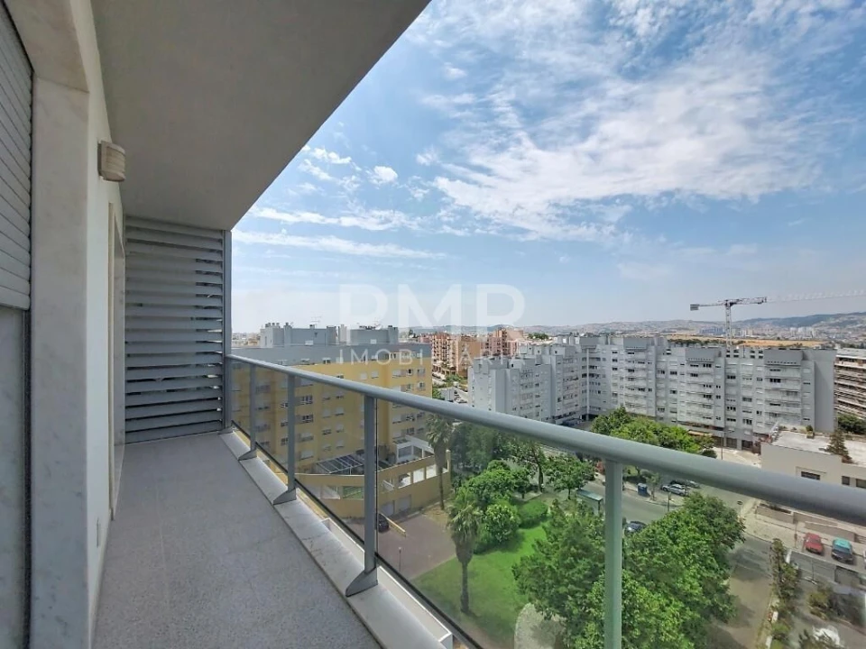 Apartamento T1 para Arrendamento em Lumiar Foto 3