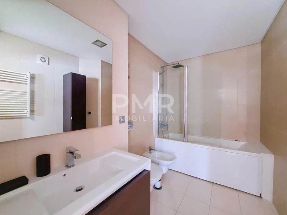 Apartamento T1 para Arrendamento em Lumiar Foto 11