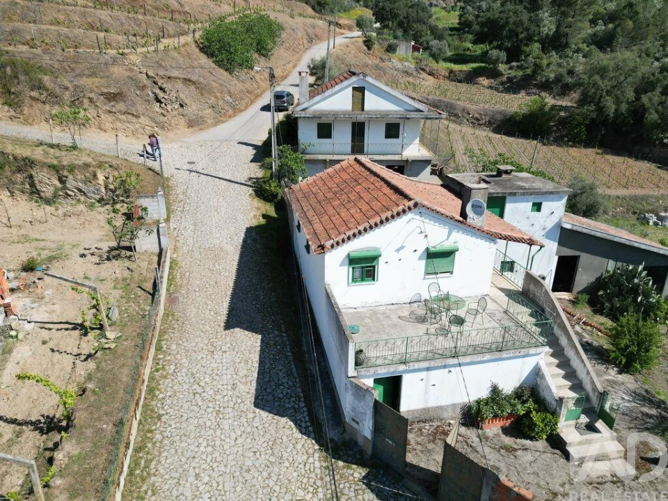 Moradia T2 para Venda em Candedo Foto 2