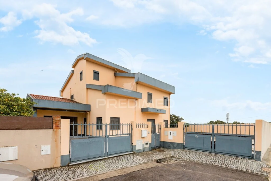 Moradia T6 para Venda em Urra Foto 1