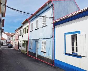 Moradia T4 para Venda em Angra (Nossa Senhora da Conceição)