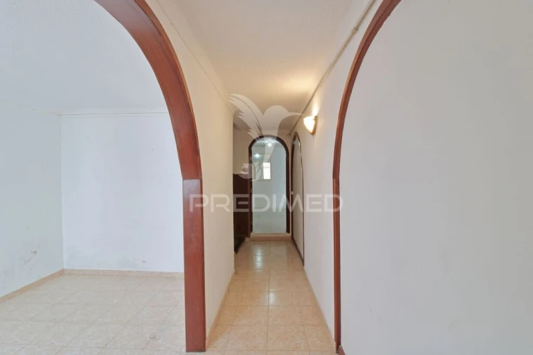 Moradia T4 para Venda em Angra (Nossa Senhora da Conceição) Foto 3