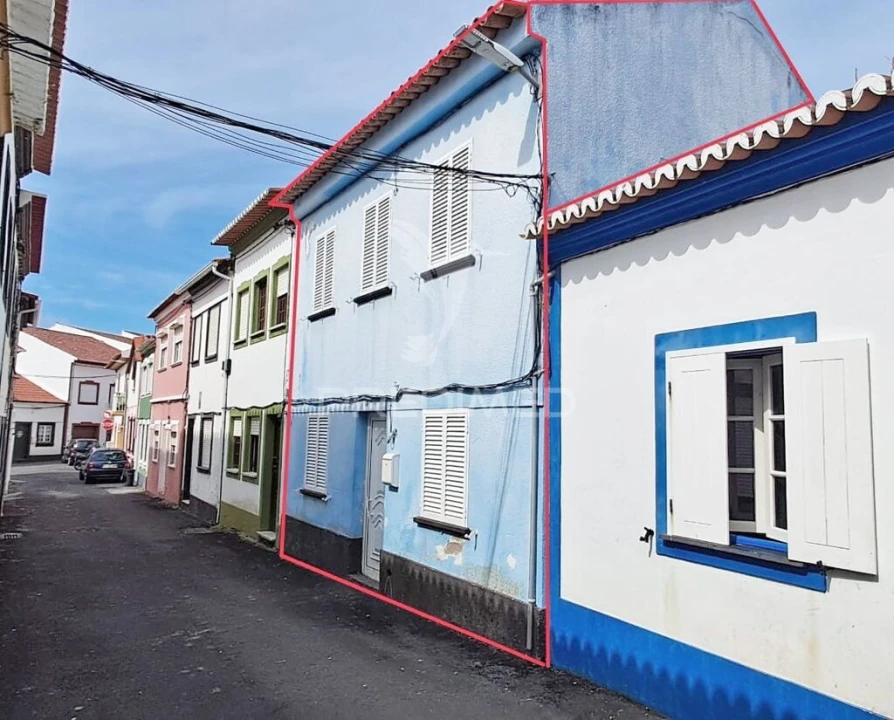 Moradia T4 para Venda em Angra (Nossa Senhora da Conceição) Foto 2