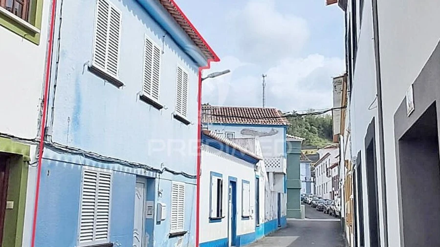 Moradia T4 para Venda em Angra (Nossa Senhora da Conceição)