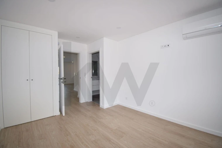 Apartamento T3 para Arrendamento em Ramada e Caneças Foto 10