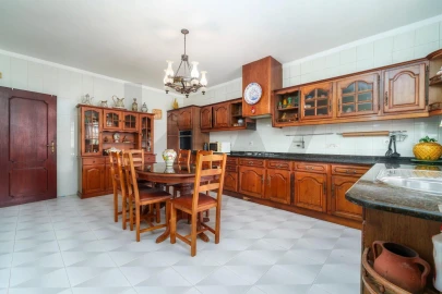Moradia T5 para Venda em Loule (São Sebastião)